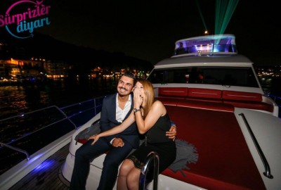 Yat Turu ve Lazer ile Evlilik Teklifi / 2 Saat Yemekli Vip Paket