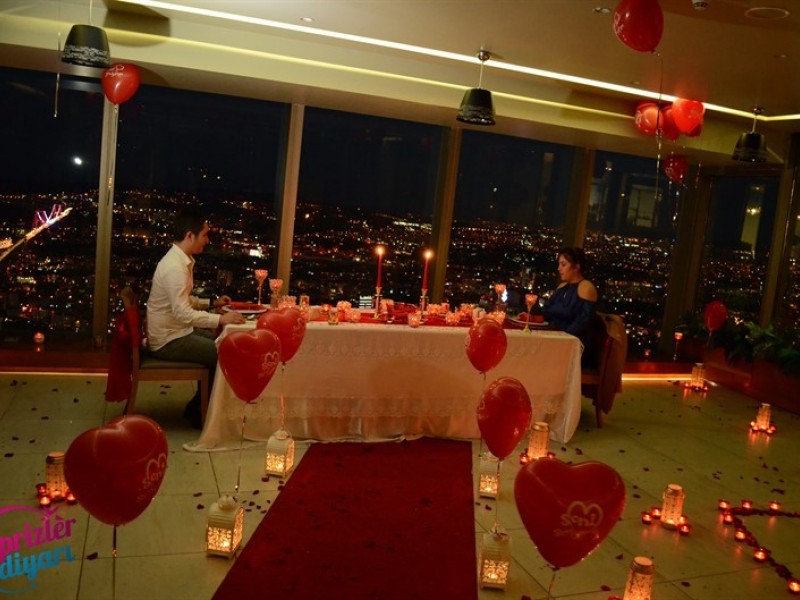 Sapphire de Romantik Bir Evlenme Teklifi