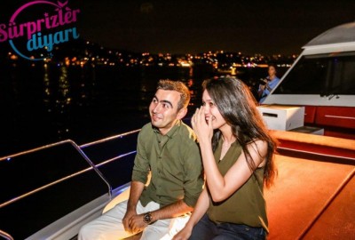 Yacht Tour and Color Laser Marriage Proposal  / 2-Hour Eco Package with Dinner