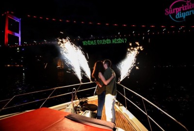 Yacht Tour and Color Laser Marriage Proposal  / 2-Hour Eco Package with Dinner