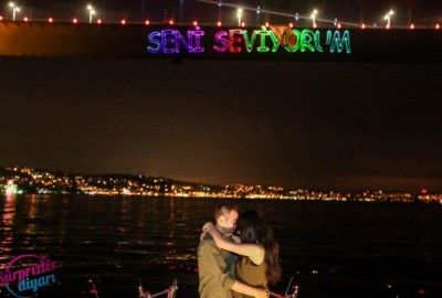 Yacht Tour and Color Laser Marriage Proposal  / 2-Hour Eco Package with Dinner