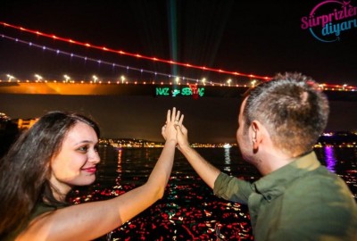 Yacht Tour and Color Laser Marriage Proposal  / 2-Hour Eco Package with Dinner