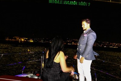 Yat Turu ve Lazerle Evlenme Teklifi / 1 Saat Yemekli Vip Paket