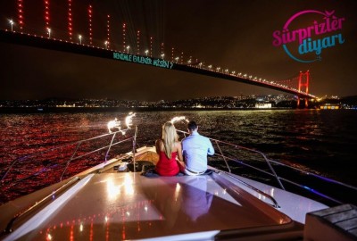 Yat Turu ve Lazerle Evlenme Teklifi / 1 Saat Yemekli Vip Paket