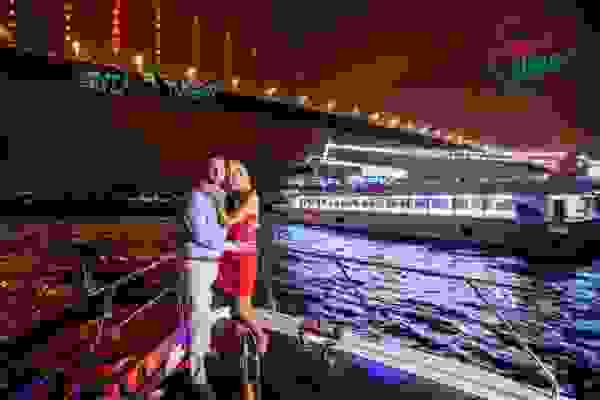 Marriage Proposal on Yacht with Color Laser / 1 hour VIP Package wi̇th Dinner