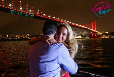 Yat Turu ve Lazerle Evlenme Teklifi / 1 Saat Yemekli Vip Paket