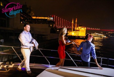 Yat Turu ve Lazerle Evlenme Teklifi / 1 Saat Yemekli Vip Paket