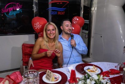 Yacht Tour and Color Laser Marriage Proposal  / 2-Hour Eco Package with Dinner