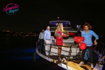 Yat Turu ve Lazerle Evlenme Teklifi / 1 Saat Yemekli Vip Paket