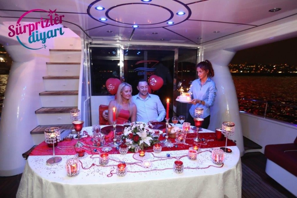 Yat Turu ve Lazerle Evlenme Teklifi / 2 Saat Yemekli Standart Paket
