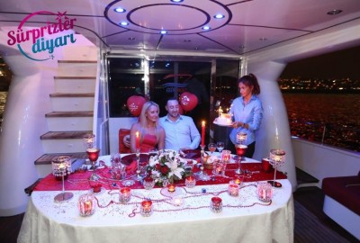 Yat Turu ve Lazerle Evlenme Teklifi / 1 Saat Yemekli Vip Paket