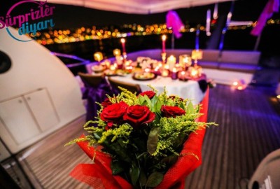 Yat Turu ve Lazer ile Evlilik Teklifi / 2 Saat Yemekli Vip Paket