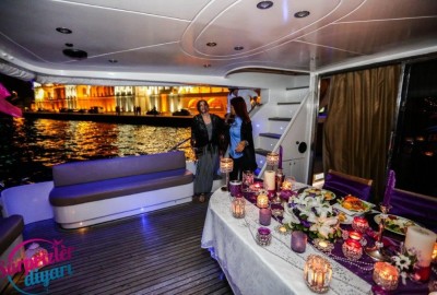 Yat Turu ve Lazer ile Evlilik Teklifi / 2 Saat Yemekli Vip Paket