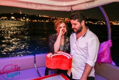 Yat Turu ve Lazer ile Evlilik Teklifi / 2 Saat Yemekli Vip Paket