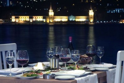 Yatta Renkli Lazerle Evlilik Teklifi / 1 Saat Yemekli Vip Paket