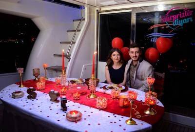 Yatta Renkli Lazerle Evlenme Teklifi / 1 Saat Yemekli Standart Paket