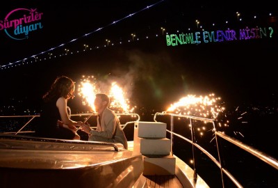 Yatta Renkli Lazerle Evlenme Teklifi / 1 Saat Yemekli Standart Paket