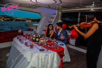 Helikopter Turu, Çırağan'da Yemek ve Yat Lazer ile Evlenme Teklifi