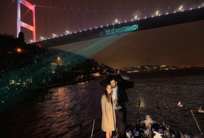 Soğuk ve Yağışlı Havalarda Yatta Lazerle Evlilik Teklifi Organizasyonları Yapılabilir mi?