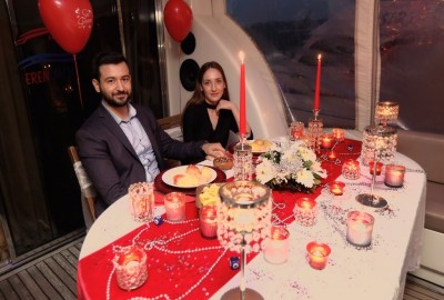 Soğuk ve Yağışlı Havalarda Yatta Lazerle Evlilik Teklifi Organizasyonları Yapılabilir mi?