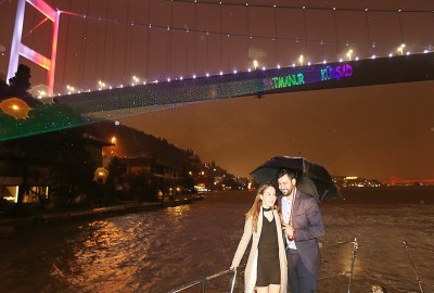 Soğuk ve Yağışlı Havalarda Yatta Lazerle Evlilik Teklifi Organizasyonları Yapılabilir mi?