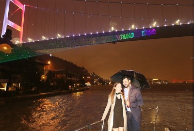 Soğuk ve Yağışlı Havalarda Yatta Lazerle Evlilik Teklifi Organizasyonları Yapılabilir mi?