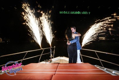 Dinner in Çırağan Palace and Yacht Laser Light Marriage Proposal / Standard Package