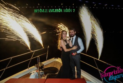 Dinner in Çırağan Palace and Yacht Laser Light Marriage Proposal / Standard Package