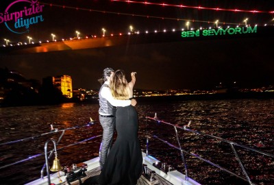Dinner in Çırağan Palace and Yacht Laser Light Marriage Proposal / Standard Package