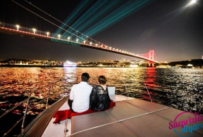 Çırağan'da Yemek ve Yat Lazerle Evlilik Teklifi / Vip Paket