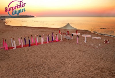 İzmir'in Kumsallarında Evlilik Teklifi