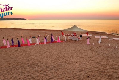 İzmir'in Kumsallarında Evlilik Teklifi