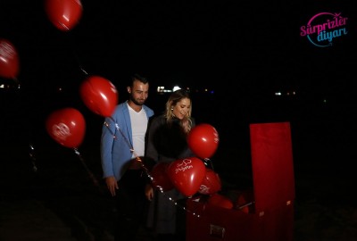 Kumsal Ateşi Etrafında Sürpriz Evlenme Teklifi - 1779