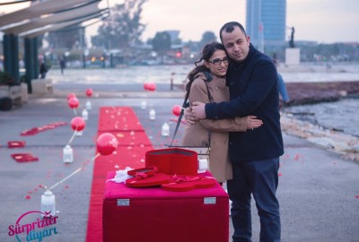 İzmir'de Beklenmedik Anda Evlilik Teklifi