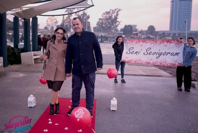 İzmir'de Beklenmedik Anda Evlilik Teklifi