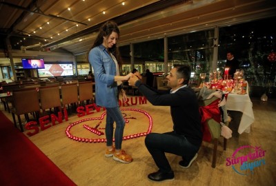 Kuğulu Park'ta Romantik Evlilik Teklifi