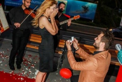 Beklenmedik Anda Kalp Maskot Afiş ve Sürpriz Kutu / Standart Paket