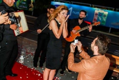 Beklenmedik Anda Kalp Maskot Afiş ve Sürpriz Kutu / Standart Paket