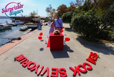 Surprise Marriage Proposal at Unexpected Moment in Ankara