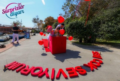 Surprise Marriage Proposal at Unexpected Moment in Ankara