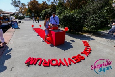 Surprise Marriage Proposal at Unexpected Moment in Ankara
