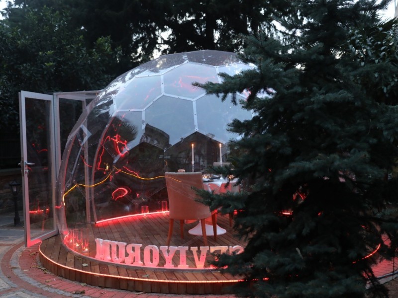 Ortaköy'de Saklı Bahçede Cam Qubbede Evlilik Teklifi