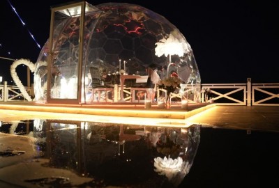 Köprü Işıkları Altında Cam Kubbede Evlilik Teklifi