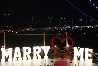 Boğazın En Güzel Manzarasında Köprü Işıkları Altında Evlilik Teklifi