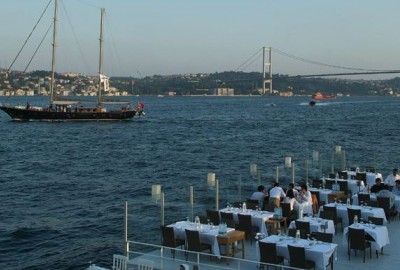 Yattan Afiş Açılması ile Evlenme Teklifi / 1 Saat Kokteyl Servis