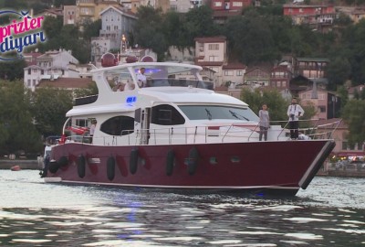 Romantik Yat Turu ve Afiş ile Evlenme Teklifi / 1 Saat Yemekli Eko Paket