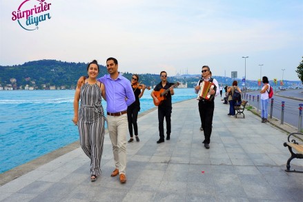 İzmir'de Orkestra İle Evlilik Teklifi