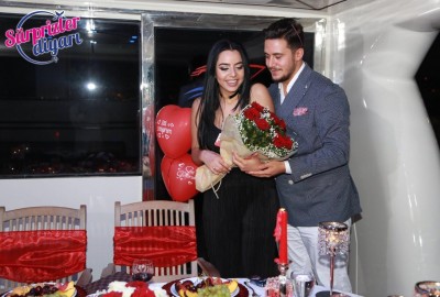 Kız Kulesi'nde Yemek ve Romantik Yat Turu ile Evlilik Teklifi