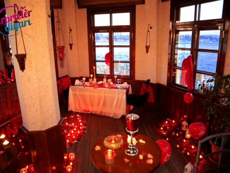 Kız Kulesinde Romantik Evlenme Teklifi