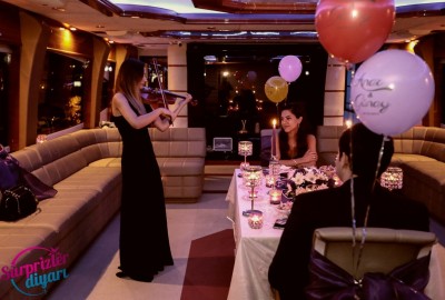 Mega Yatta Lazerle Evlilik Teklifi ve Profesyonel Havai Fişek Gösterisi Özel Paket